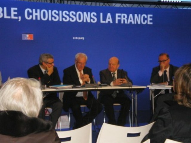 Le nouveau Bureau du Club Nouveau Siècle : Christian Bigaut (à gauche), Bernard Reygrobellet, Président, Jean-Philippe Biron, Trésorier et Damien Meslot, Député du Territoire de Belfort (à droite)